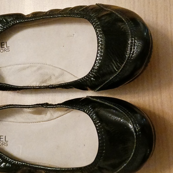 MICHAEL Michael Kors Black Patent Leather Ballet Flats in Size 7M - Picture 5 of 6
